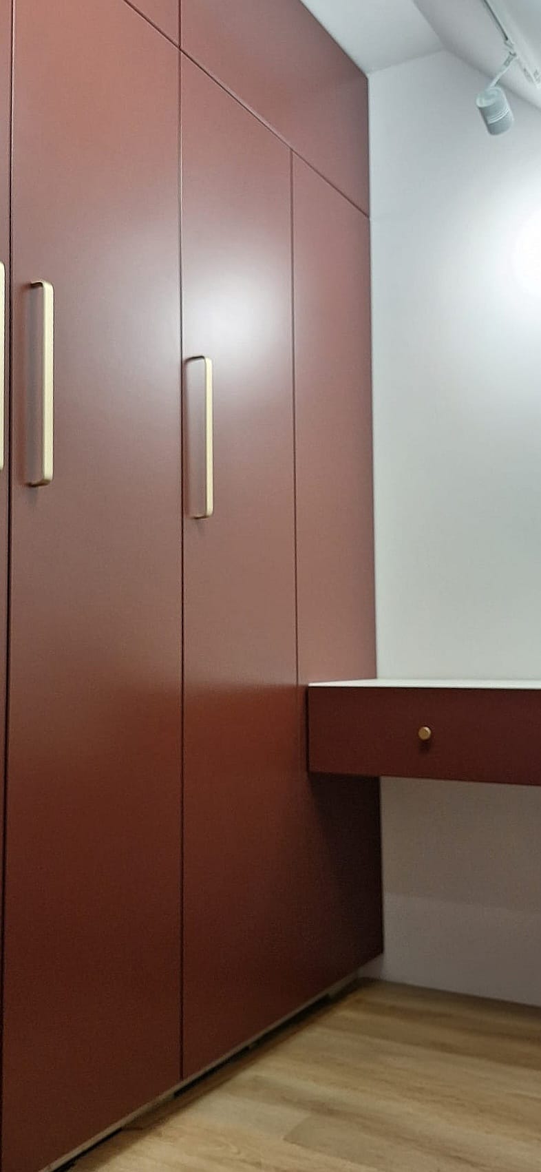 Afwerkingsdetail met meetwerk in de dakopbouw